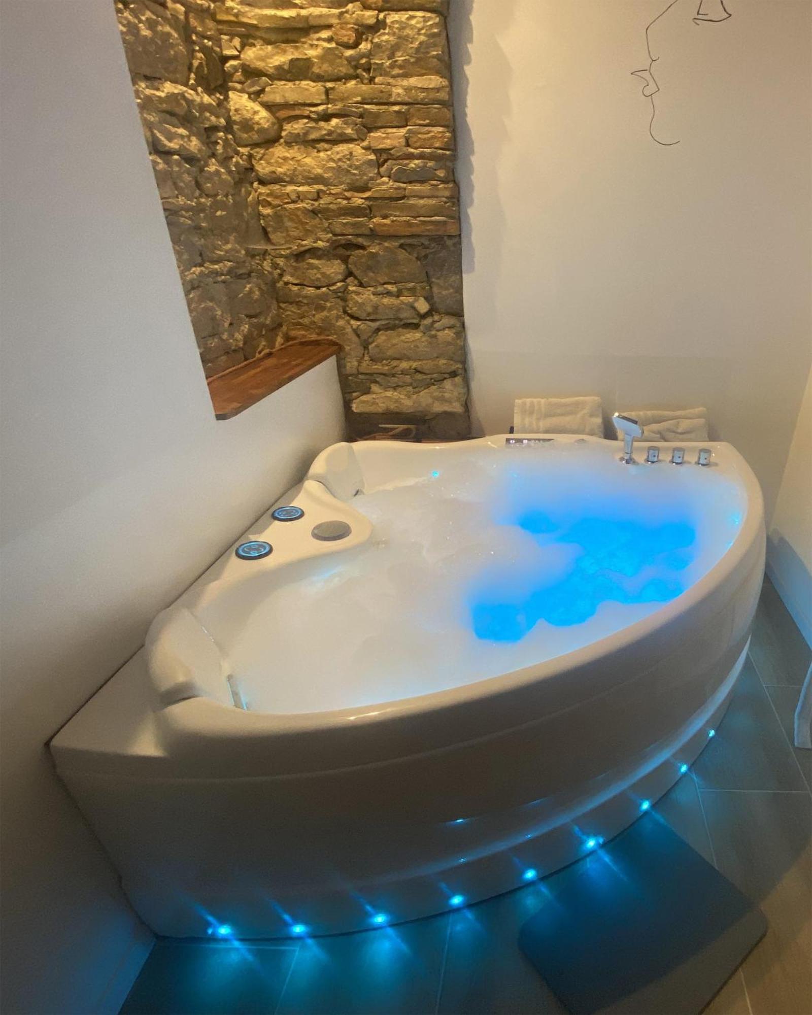 Love Room- Spa- Escale Amoureuse Puygaillard-de-Quercy Luaran gambar